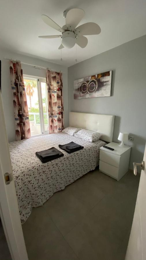 Apartamento a estrenar en primera línea de Playa Torrox Exterior foto