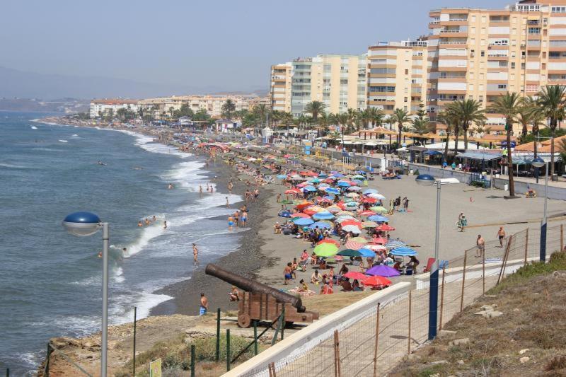 Apartamento a estrenar en primera línea de Playa Torrox Exterior foto